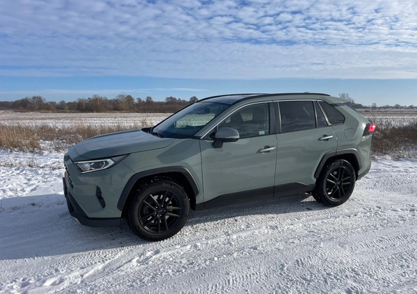 Toyota RAV4 cena 110000 przebieg: 161000, rok produkcji 2020 z Kleczew małe 121